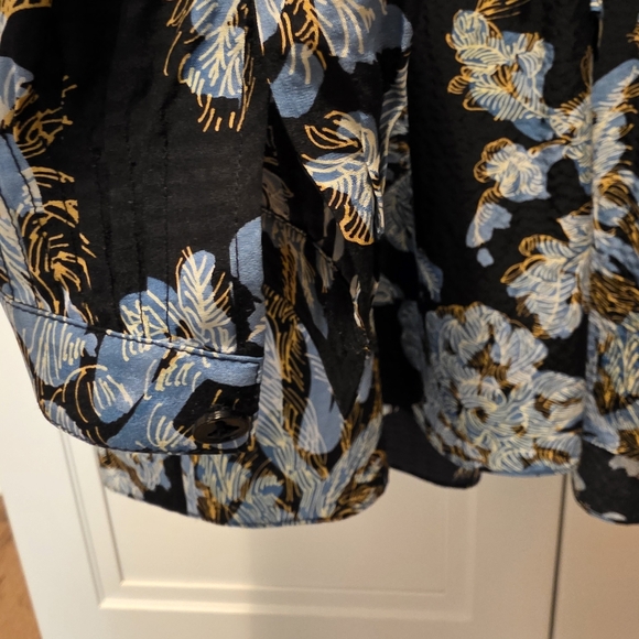 Lafayette 148 New York Floral Pleated Blouse - Black and Blue 💯Silk - Picture 8 of 13